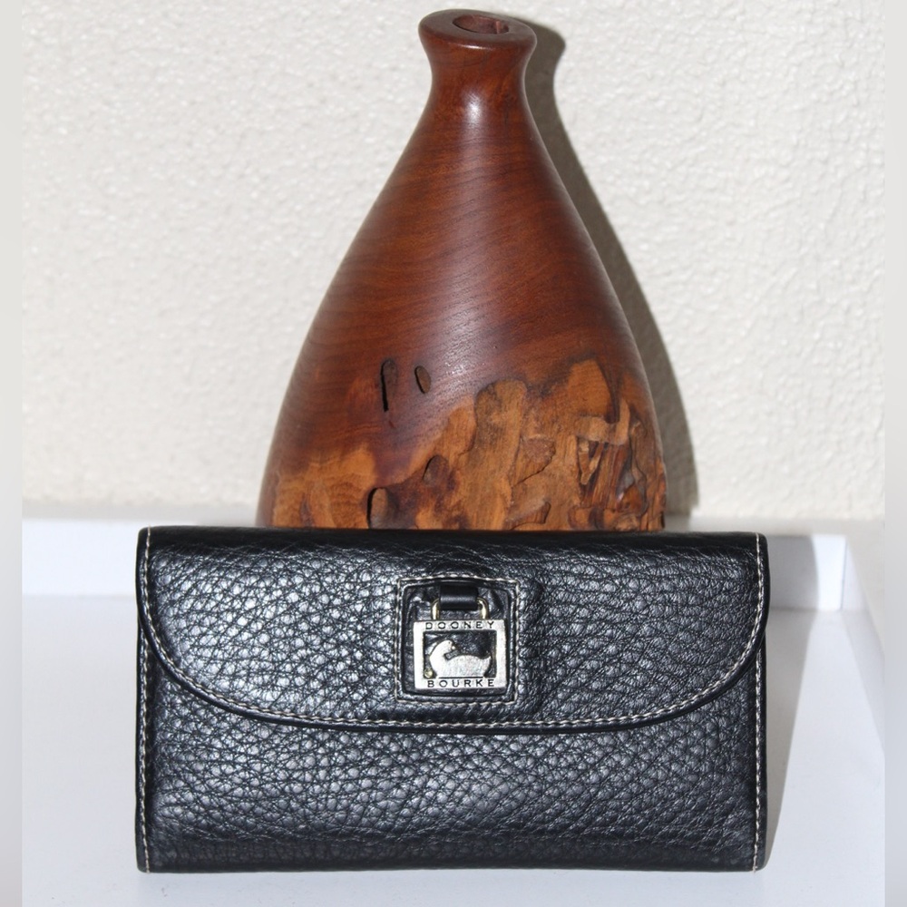 ♥️ DOONEY & BOURKE leather wallet